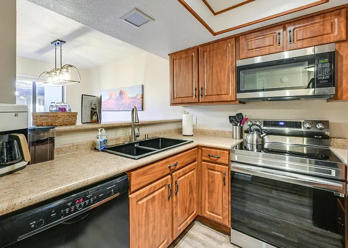 Mtn Views + Hot Tub Access: Golf Retreat!
