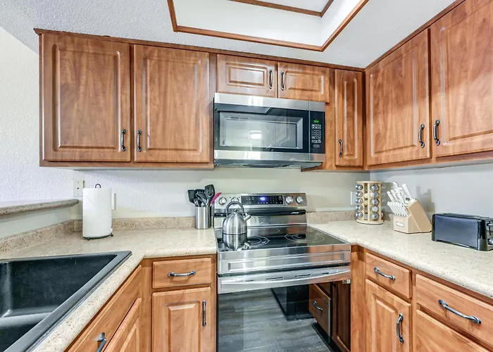 Mtn Views + Hot Tub Access: Golf Retreat!