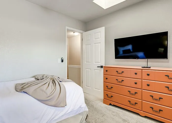 Mtn Views + Hot Tub Access: Golf Retreat!