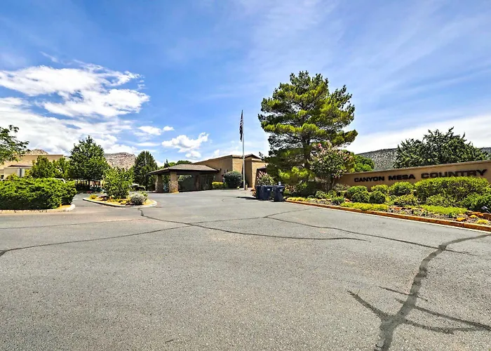 Mtn Views + Hot Tub Access: Golf Retreat! *